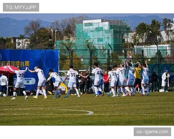 足球季后赛激战正酣,豪强逐鹿共襄冠军荣耀 足球季后赛激战正酣,豪强逐鹿共襄冠军荣耀