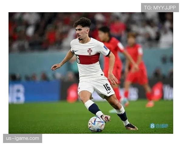 维蒂尼亚与托纳利对比：现代中场平衡与控制权的关键差异