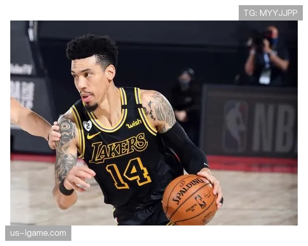 鲁迪·盖伊利用挡拆制造机会，提升球队三分命中效率明显