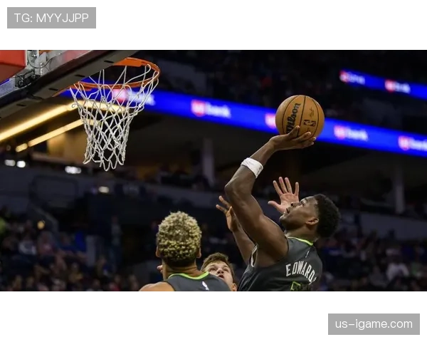 巴克利内线强攻改变防守布局，主导90年代快攻浪潮