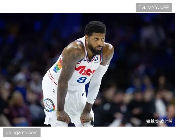 看到保罗·乔治逛街穿睡衣，钱包厚到像ATM，感觉走错片场！